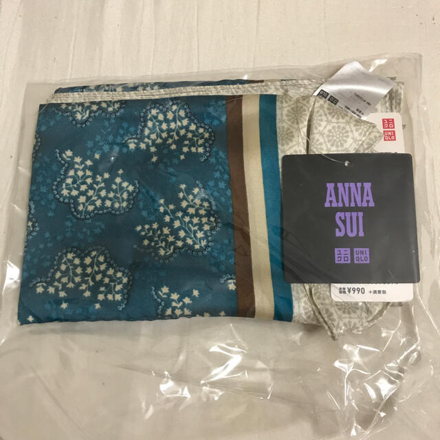 ANNA SUI(アナスイ)の再度値下げ☆新品未使用品☆ユニクロ☆UNIQLO☆アナスイ　コラボ☆スカーフ レディースのファッション小物(バンダナ/スカーフ)の商品写真