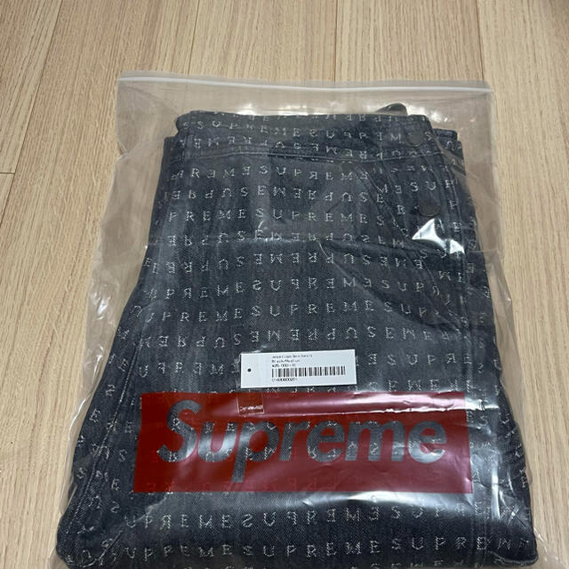 Supreme(シュプリーム)のJacquard Logos Denim Overalls black M メンズのパンツ(サロペット/オーバーオール)の商品写真