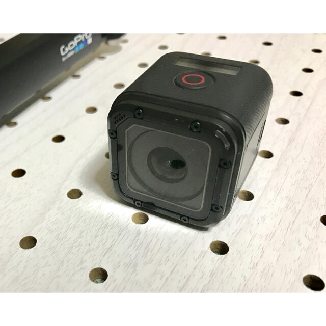 GoPro(ゴープロ)のGoPro HERO 4 Session 純正3-way自撮り棒付き スマホ/家電/カメラのカメラ(ビデオカメラ)の商品写真