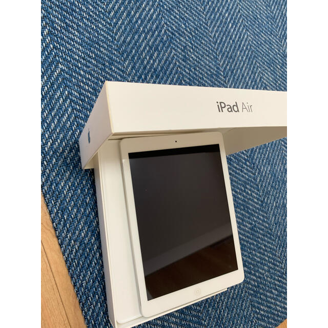 Apple(アップル)のiPad Air Wi-Fi 16GB お値下げ スマホ/家電/カメラのPC/タブレット(タブレット)の商品写真