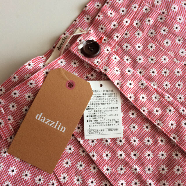 dazzlin(ダズリン)の定価6300円 花柄赤チェックのショートパンツ新品タグ付 レディースのパンツ(ショートパンツ)の商品写真