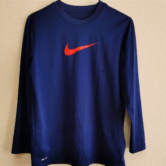 NIKE(ナイキ)のNIKE ナイキ 長袖Tシャツ DRI-FIT　サッカー150センチ キッズ/ベビー/マタニティのキッズ服男の子用(90cm~)(Tシャツ/カットソー)の商品写真