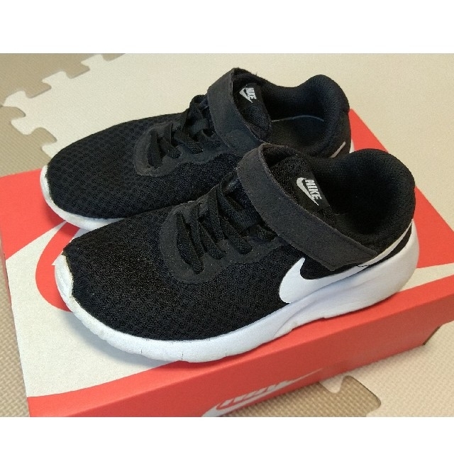 NIKE(ナイキ)のNIKE kids スニーカー BLACK 20cm  キッズ/ベビー/マタニティのキッズ靴/シューズ(15cm~)(スニーカー)の商品写真