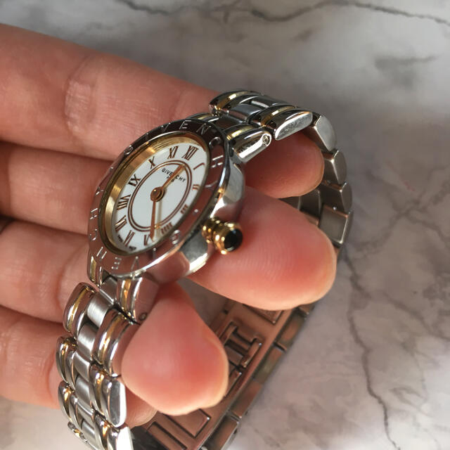 GIVENCHY(ジバンシィ)の美品！ジバンシィ 腕時計 レディースのファッション小物(腕時計)の商品写真