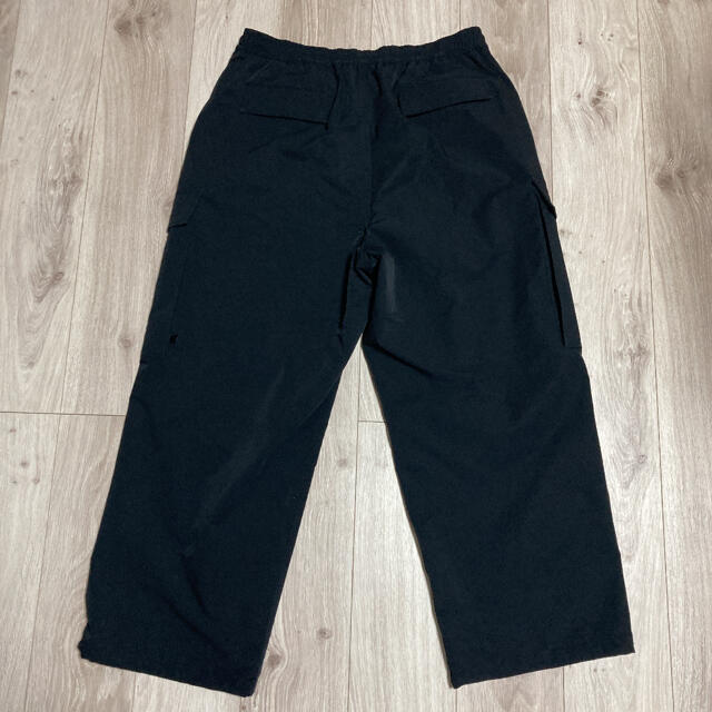 DAIWA(ダイワ)のDAIWA PIER 39 6P loose pants カーゴパンツ　ブラック メンズのパンツ(ワークパンツ/カーゴパンツ)の商品写真