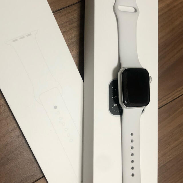 Apple Watch - Apple Watch SE 40mm シルバー（GPSモデル）の通販 by