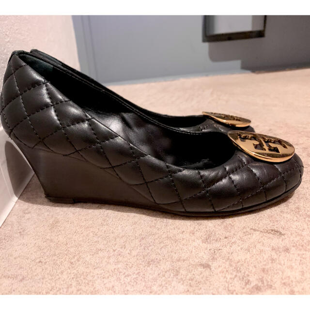 Tory Burch(トリーバーチ)のトリーバーチ キルティングパンプス 黒 USサイズ5 レディースの靴/シューズ(ハイヒール/パンプス)の商品写真