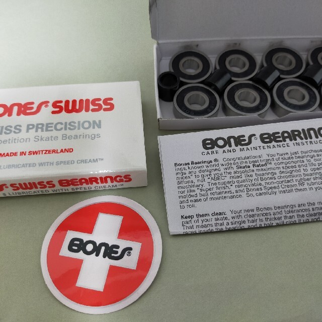 【値下げ中】BONES SWISS ボーンズスイス スケートボード ベアリング スポーツ/アウトドアのスポーツ/アウトドア その他(スケートボード)の商品写真