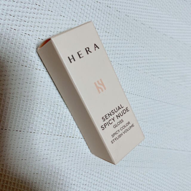 AMOREPACIFIC(アモーレパシフィック)のHERA ヘラ　462 リップ　センシュアルスパイシーヌードグロス　 コスメ/美容のベースメイク/化粧品(リップグロス)の商品写真