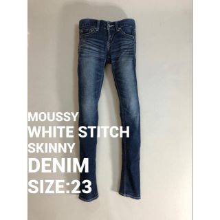 マウジー(moussy)の美品23 MOUSSY マウジー ホワイトステッチ スキニーデニム　350(デニム/ジーンズ)