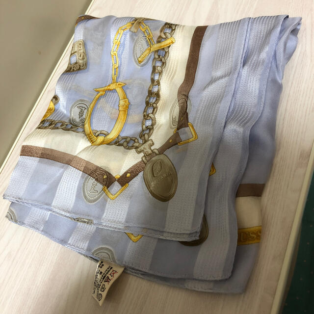 Trussardi(トラサルディ)の美品トラサルディ　trussardiスカーフ　大判　水色シルク レディースのファッション小物(バンダナ/スカーフ)の商品写真