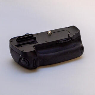 ニコン(Nikon)のNikon マルチパワーバッテリーパック MB-D14(デジタル一眼)