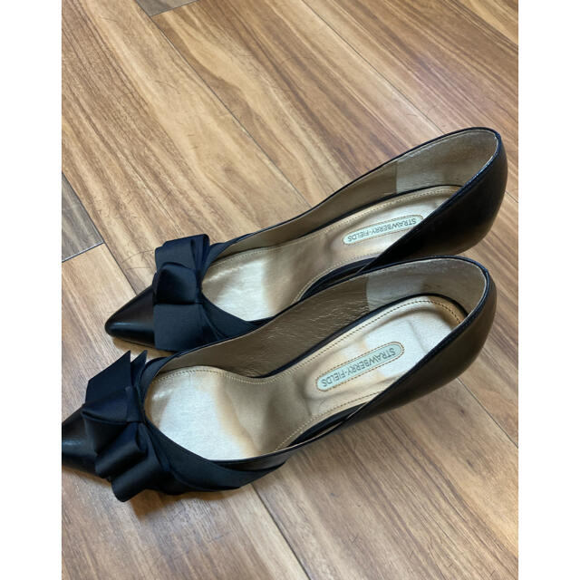 STRAWBERRY-FIELDS(ストロベリーフィールズ)の黒色パンプス24.5cm レディースの靴/シューズ(ハイヒール/パンプス)の商品写真