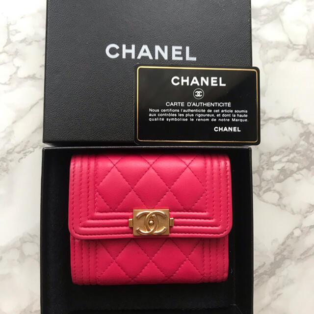 CHANEL(シャネル)の美品❤️ ボーイシャネル　ラムスキン　三つ折り　コンパクトウォレット　お財布 レディースのファッション小物(財布)の商品写真