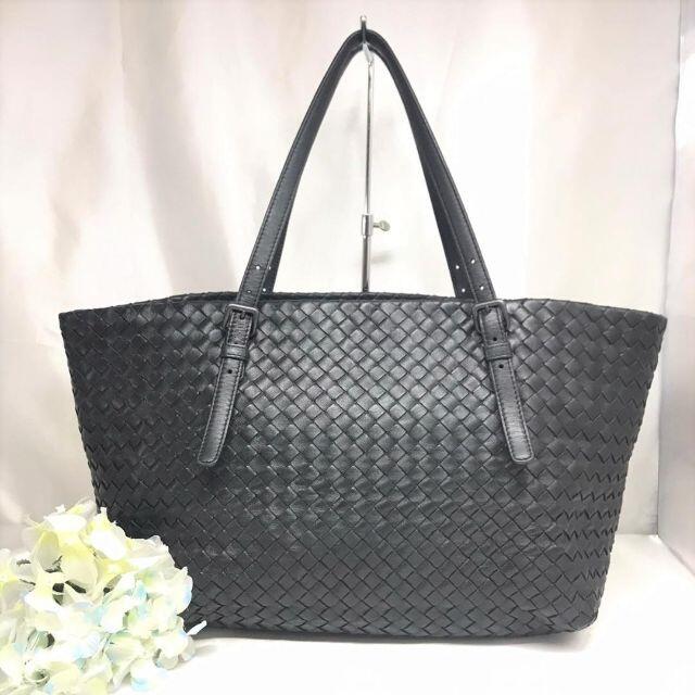 Bottega Veneta(ボッテガヴェネタ)の美品★　ボッテガヴェネタ　トートバッグ　黒　イントレチャート レディースのバッグ(トートバッグ)の商品写真