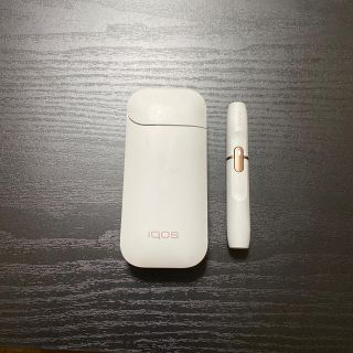 アイコス(IQOS)のA2585番　 アイコス２.４プラス本体ホルダーチャージャーセット　(タバコグッズ)