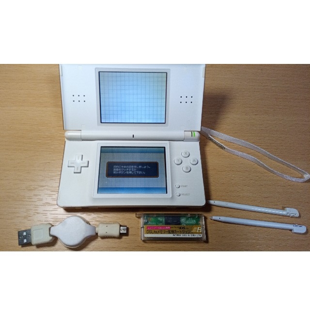 ニンテンドーDS(ニンテンドーDS)のニンテンドー DS Lite 任天堂 エンタメ/ホビーのゲームソフト/ゲーム機本体(携帯用ゲーム機本体)の商品写真