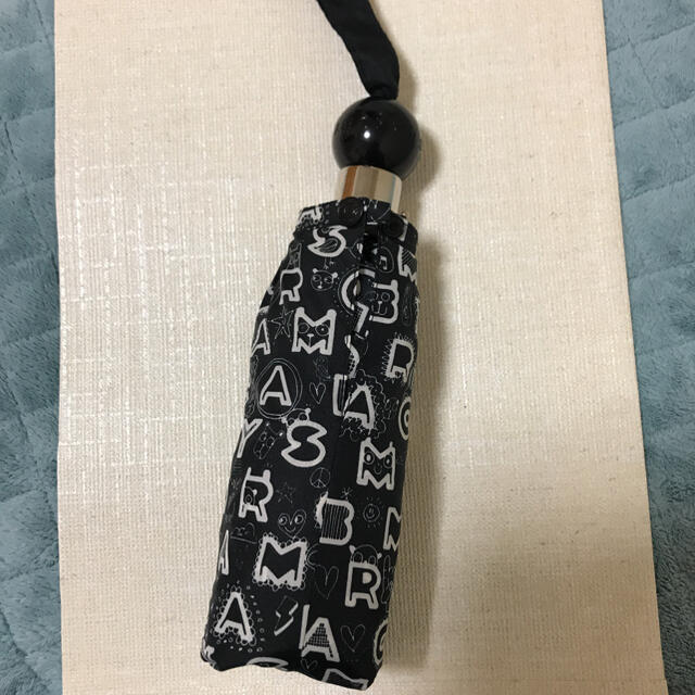 MARC JACOBS(マークジェイコブス)の新品✨未使用　MARC JACOBS ワンタッチ式　折りたたみ傘 レディースのファッション小物(傘)の商品写真