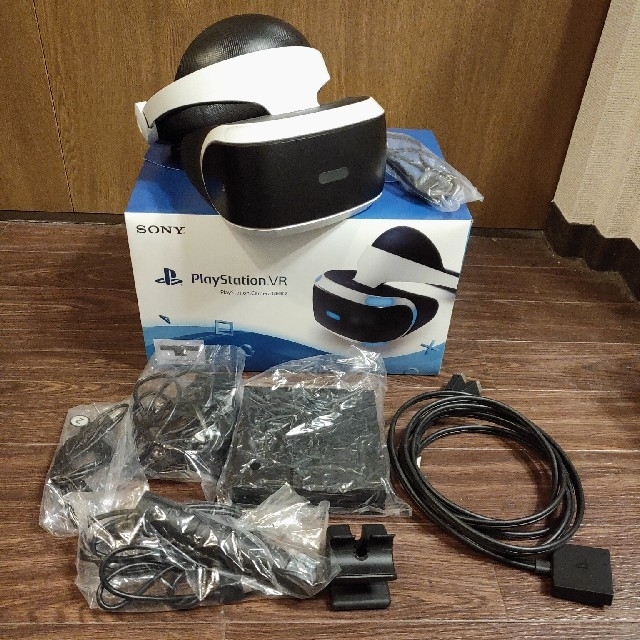 PlayStation VR(プレイステーションヴィーアール)のPSVR PlayStation VR Camera 同梱版 エンタメ/ホビーのゲームソフト/ゲーム機本体(家庭用ゲーム機本体)の商品写真