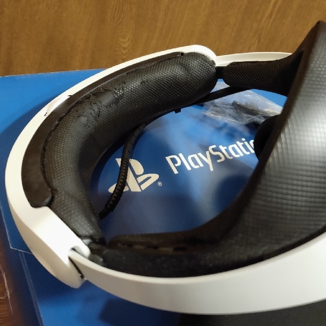 PlayStation VR(プレイステーションヴィーアール)のPSVR PlayStation VR Camera 同梱版 エンタメ/ホビーのゲームソフト/ゲーム機本体(家庭用ゲーム機本体)の商品写真