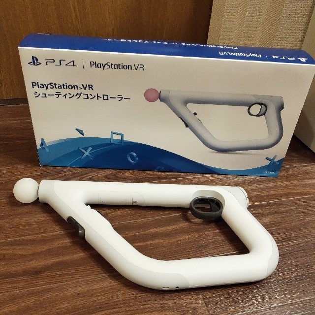 PlayStation VR(プレイステーションヴィーアール)のPlayStation®︎VRプレイステーション4コントローラ エンタメ/ホビーのゲームソフト/ゲーム機本体(家庭用ゲーム機本体)の商品写真