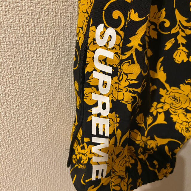 Supreme(シュプリーム)のSUPREME warmuppants メンズのパンツ(ワークパンツ/カーゴパンツ)の商品写真