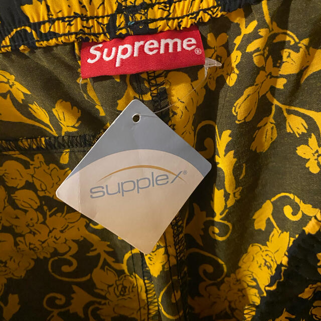 Supreme(シュプリーム)のSUPREME warmuppants メンズのパンツ(ワークパンツ/カーゴパンツ)の商品写真