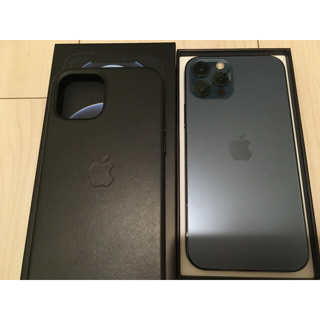Apple(アップル)の美品 iphone 12pro simフリー 128GB 純正レザーケース付き スマホ/家電/カメラのスマートフォン/携帯電話(スマートフォン本体)の商品写真