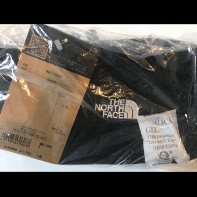 THE NORTH FACE(ザノースフェイス)の【未開封新品】ノースフェイス　ボディバック　黒色 1.5L  刺繍ロゴ　男女兼用 レディースのバッグ(ボディバッグ/ウエストポーチ)の商品写真