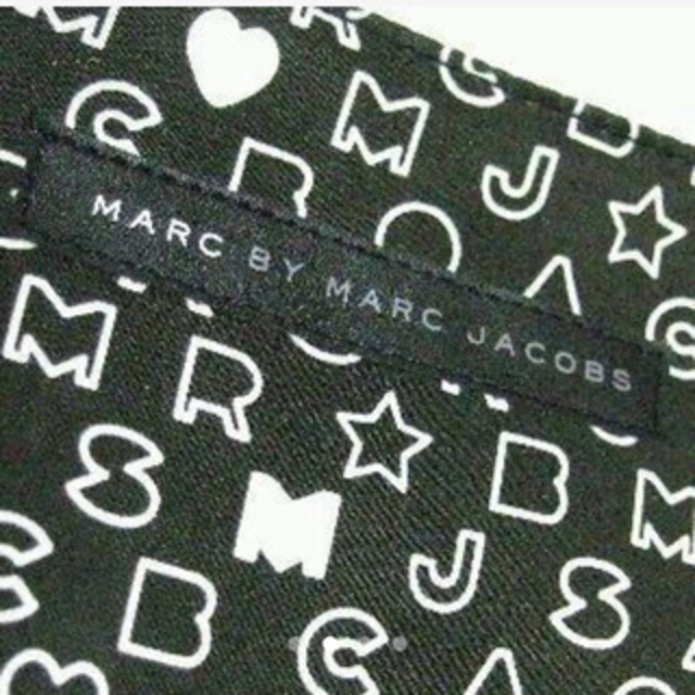 MARC BY MARC JACOBS(マークバイマークジェイコブス)のMARCBYMARCJACOBS 黒のみ レディースのファッション小物(ポーチ)の商品写真