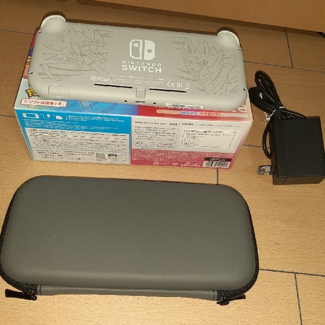 Nintendo Switch(ニンテンドースイッチ)のNintendo Switch Lite ザシアン・ザマゼンタ エンタメ/ホビーのゲームソフト/ゲーム機本体(家庭用ゲーム機本体)の商品写真