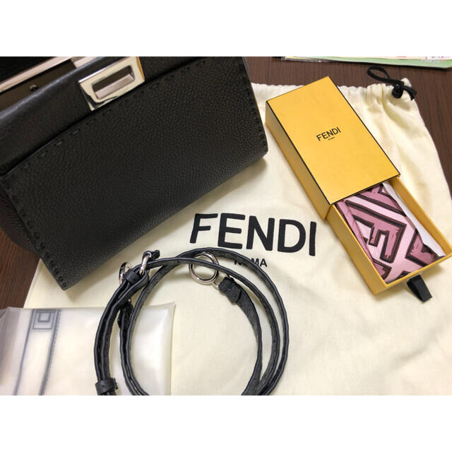 FENDI(フェンディ)の（ほぼ新品）FENDI ピーカブーミニ　セレリア　ツイリー（新品）付き レディースのバッグ(ハンドバッグ)の商品写真