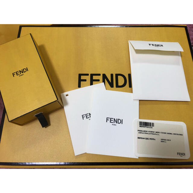 FENDI(フェンディ)の（ほぼ新品）FENDI ピーカブーミニ　セレリア　ツイリー（新品）付き レディースのバッグ(ハンドバッグ)の商品写真