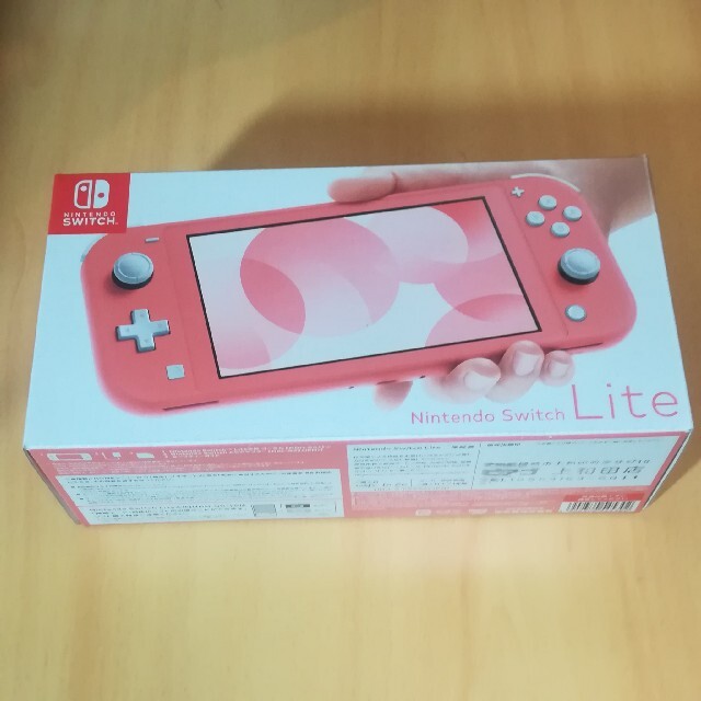 Nintendo Switch(ニンテンドースイッチ)の新品 Nintendo Switch Lite コーラル エンタメ/ホビーのゲームソフト/ゲーム機本体(携帯用ゲーム機本体)の商品写真