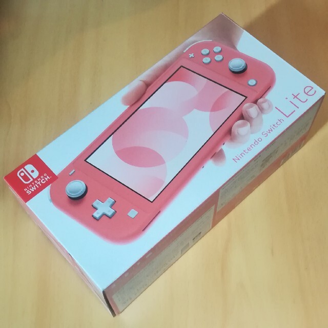 Nintendo Switch(ニンテンドースイッチ)の新品 Nintendo Switch Lite コーラル エンタメ/ホビーのゲームソフト/ゲーム機本体(携帯用ゲーム機本体)の商品写真