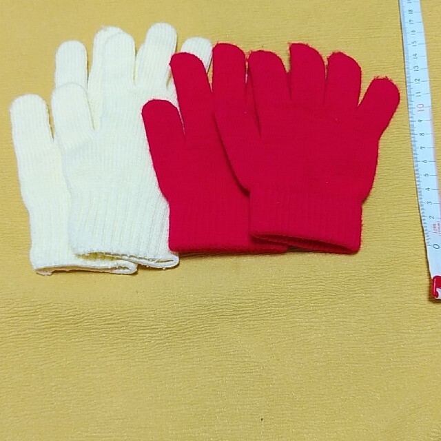 子供手袋 軍手 赤 クリーム色 中古 キッズ/ベビー/マタニティのこども用ファッション小物(手袋)の商品写真