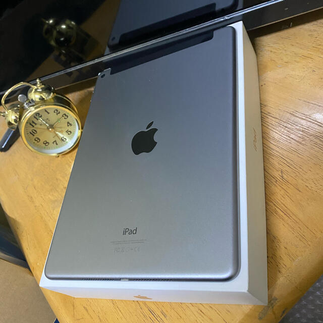 美品 iPad Air2 16GB セルラー AU アイパッド エア2世代 美品 iPad Air2 16GB セルラー AU アイパッド エア2世代