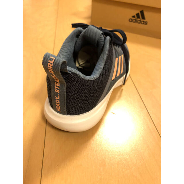 adidas(アディダス)の【新品】アディダス キッズ スニーカー【21.0㎝】 キッズ/ベビー/マタニティのキッズ靴/シューズ(15cm~)(スニーカー)の商品写真