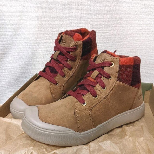 KEEN(キーン)の【ふう様専用】KEEN エレナ ミッド 新品 23.5cm ウィンターブーツ レディースの靴/シューズ(ブーツ)の商品写真