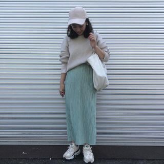 ザラ(ZARA)のmite プリーツスカート　グリーン(ロングスカート)