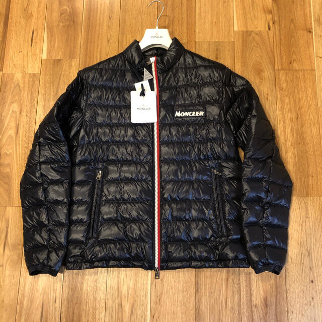 MONCLER(モンクレール)のモンクレール メンズ　希少サイズ5 ネイビー PETICHET ペティシェ　新品 メンズのジャケット/アウター(ダウンジャケット)の商品写真