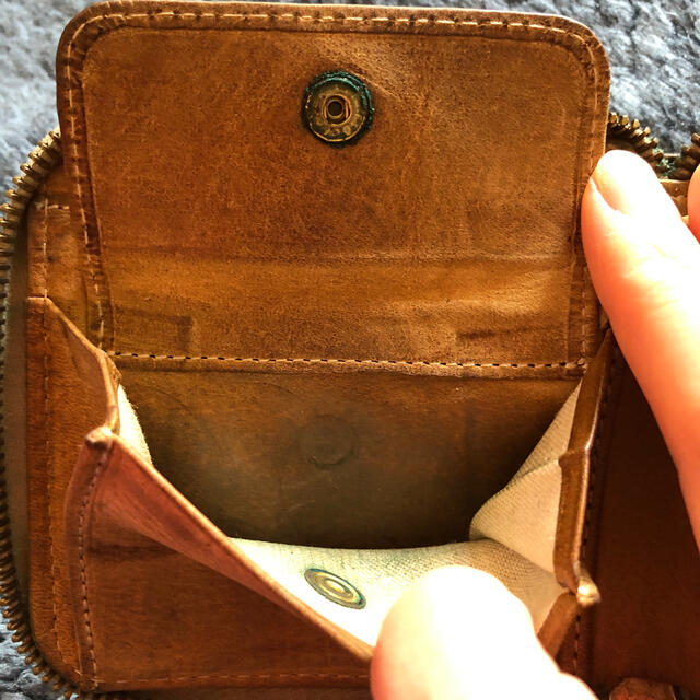 VISVIM(ヴィスヴィム)のビズビム　本革　二つ折り財布 メンズのファッション小物(折り財布)の商品写真