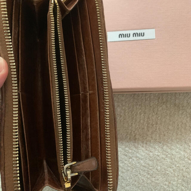 miumiu(ミュウミュウ)の使用僅か　miumiu 長財布　ミュウミュウ レディースのファッション小物(財布)の商品写真