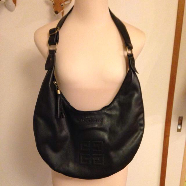 GIVENCHY - 難ありジバンシー♡ショルダーバッグ♡の通販 by Candy|ジバンシィならラクマ