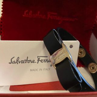 サルヴァトーレフェラガモ(Salvatore Ferragamo)のユユまるさん専用✨Salvatore Ferragamoリボンブレスレット(ブレスレット/バングル)