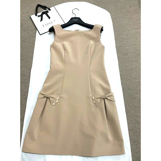 正規品】の通販 FOXEY NEW YORK ベージュ ワンピース 38サイズ - www