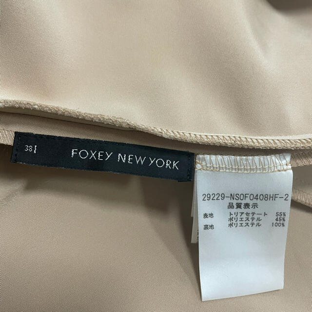 FOXEY(フォクシー)のFOXEY NEW  YORK ベージュ　ワンピース 38サイズ レディースのワンピース(ひざ丈ワンピース)の商品写真