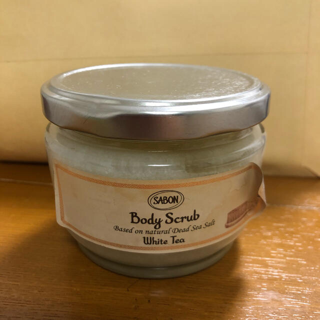 SABON(サボン)のSABON Body Scrub 320g (White Tea) コスメ/美容のスキンケア/基礎化粧品(その他)の商品写真