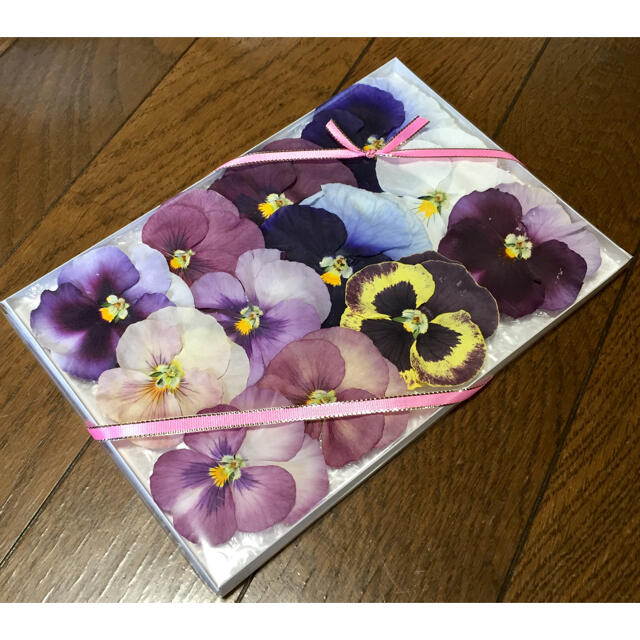 a④  4点限定500円‼️銀の紫陽花が作ったパンジーのドライフラワー ハンドメイドのフラワー/ガーデン(ドライフラワー)の商品写真