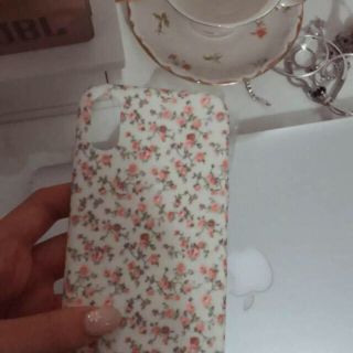 ローラアシュレイ(LAURA ASHLEY)の新品　花柄　iPhone7 iPhone8 ケース(iPhoneケース)